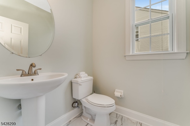 87 Crestview Dr