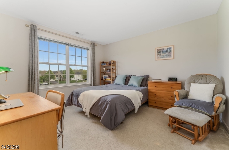 87 Crestview Dr