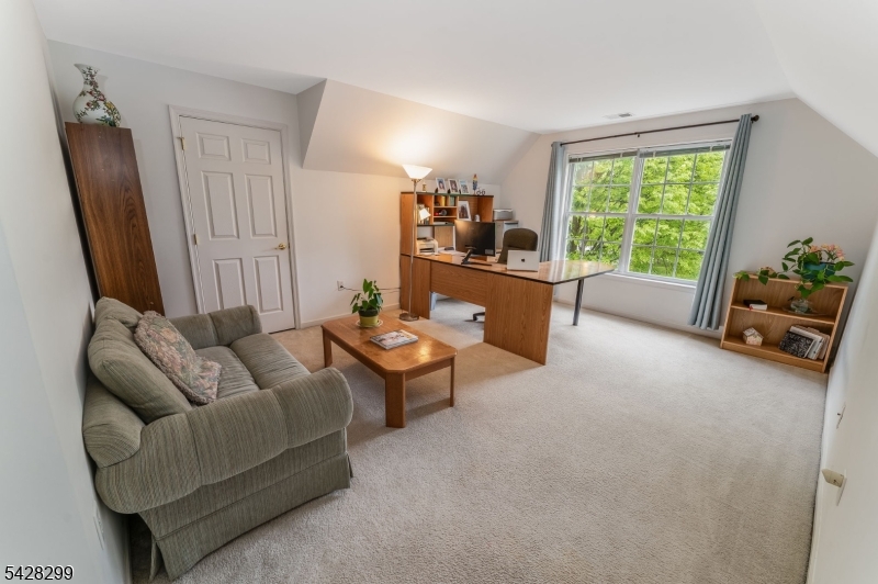 87 Crestview Dr