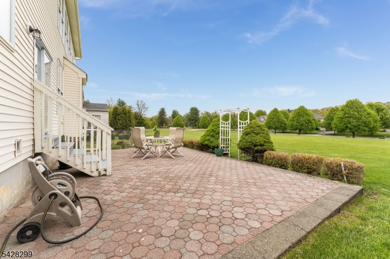 87 Crestview Dr