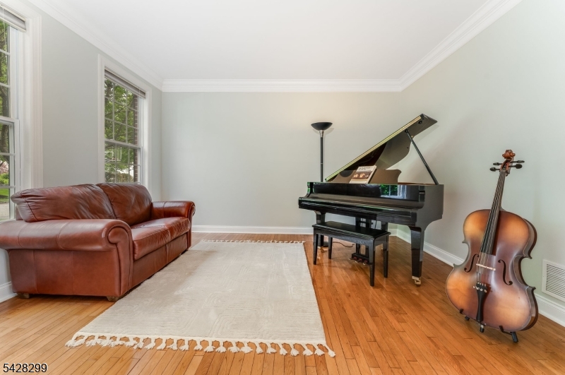 87 Crestview Dr