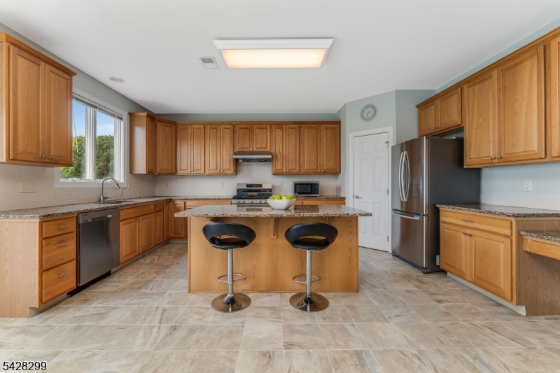 87 Crestview Dr