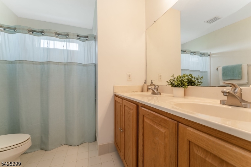 87 Crestview Dr