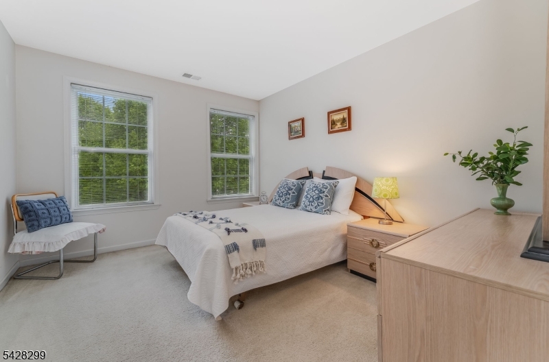 87 Crestview Dr