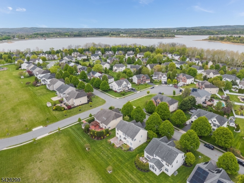 87 Crestview Dr