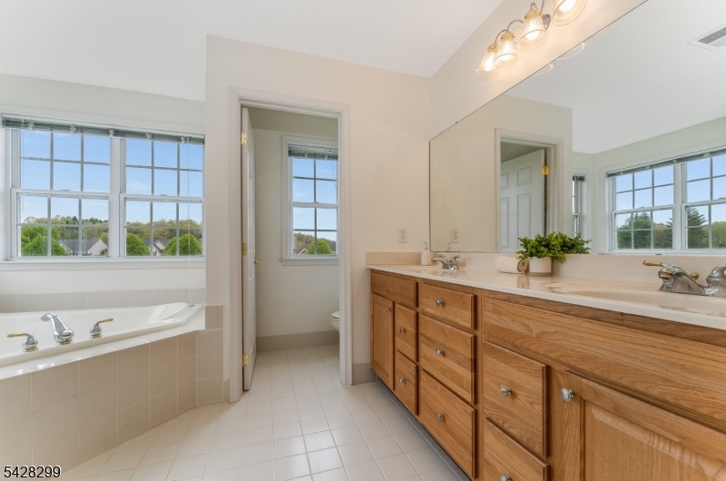 87 Crestview Dr