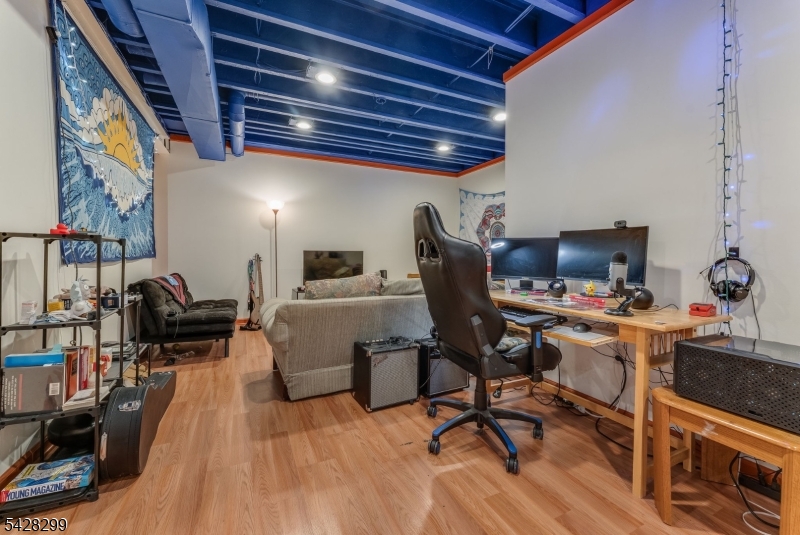 87 Crestview Dr