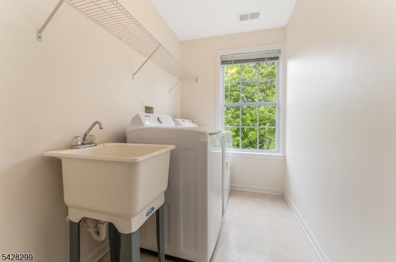 87 Crestview Dr