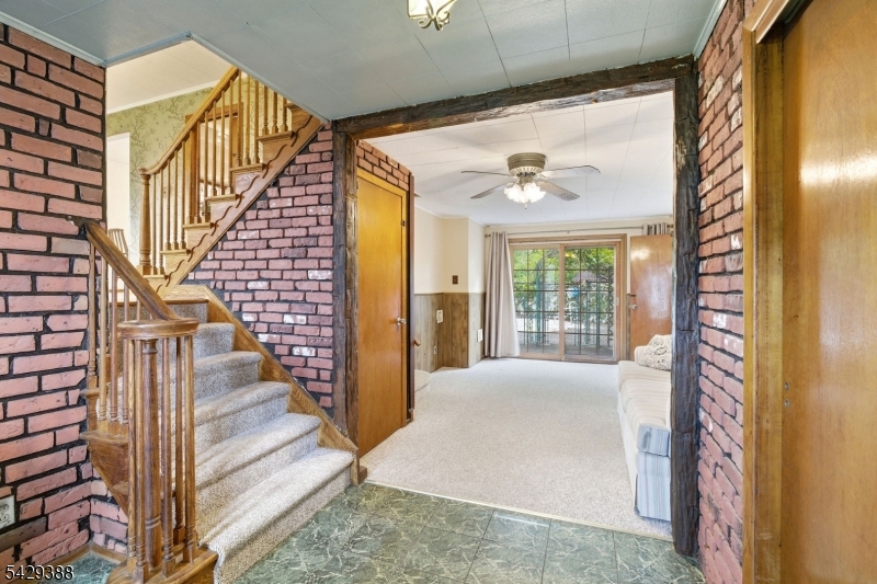 2 Moryan Rd