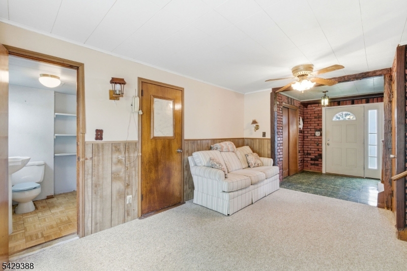 2 Moryan Rd