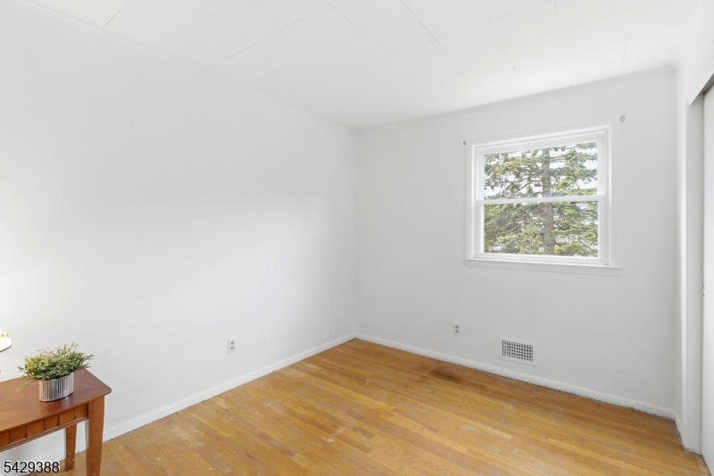 2 Moryan Rd