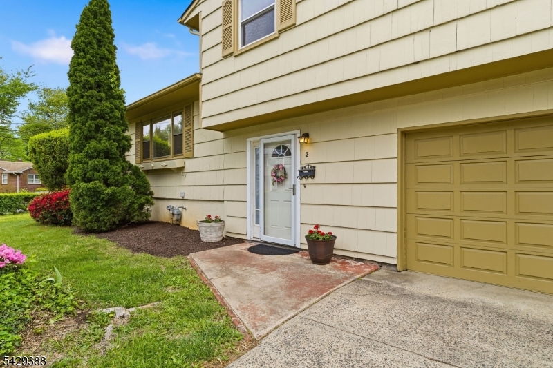 2 Moryan Rd