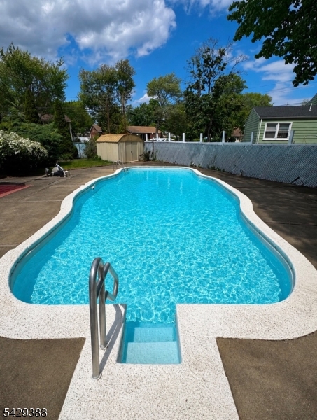 2 Moryan Rd