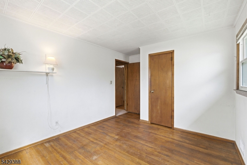 2 Moryan Rd