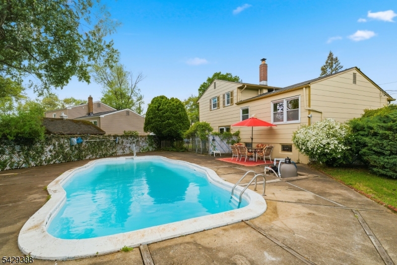 2 Moryan Rd