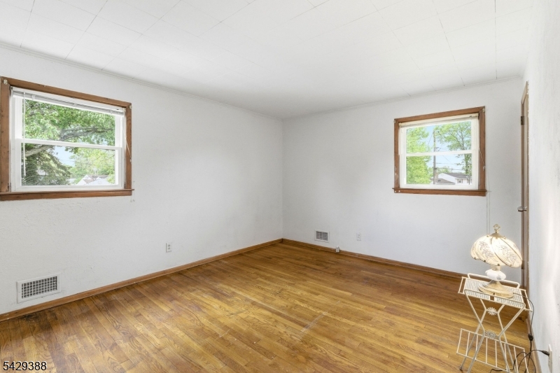 2 Moryan Rd