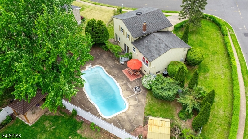 2 Moryan Rd