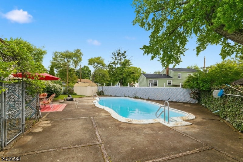 2 Moryan Rd
