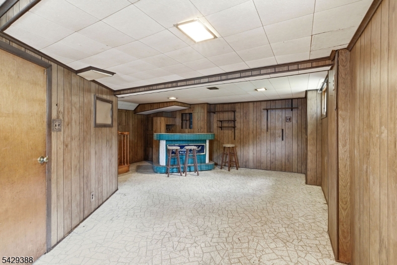 2 Moryan Rd
