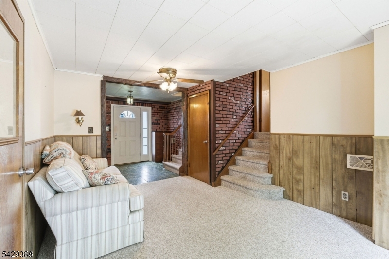 2 Moryan Rd