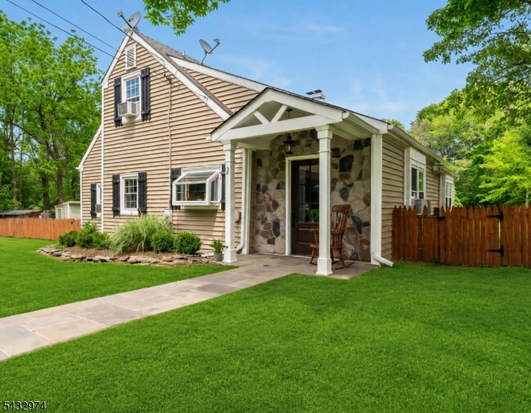 2 Sloan Ln