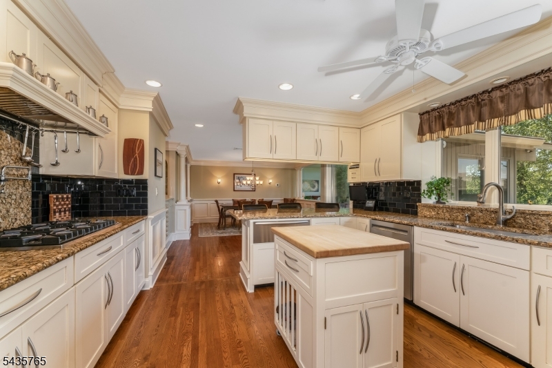 219 W Valley Brook Rd
