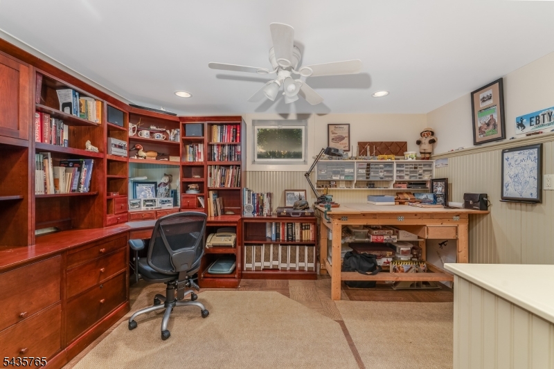 219 W Valley Brook Rd