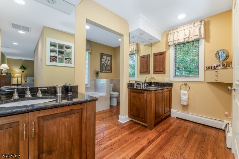 219 W Valley Brook Rd