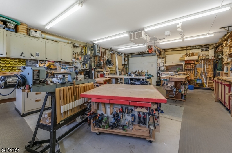 219 W Valley Brook Rd