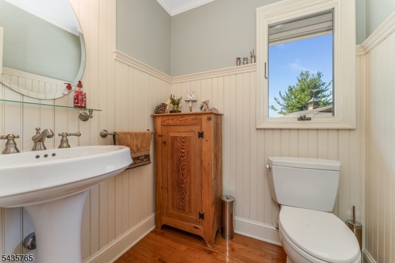 219 W Valley Brook Rd