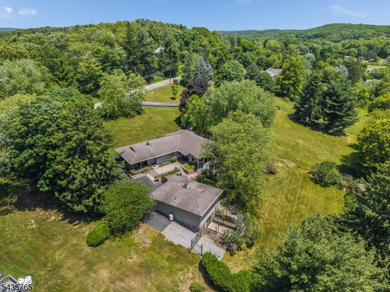 219 W Valley Brook Rd