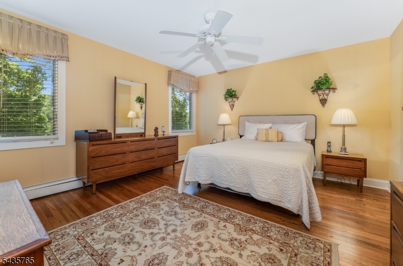219 W Valley Brook Rd