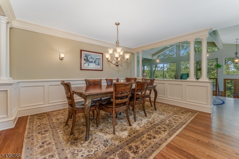 219 W Valley Brook Rd