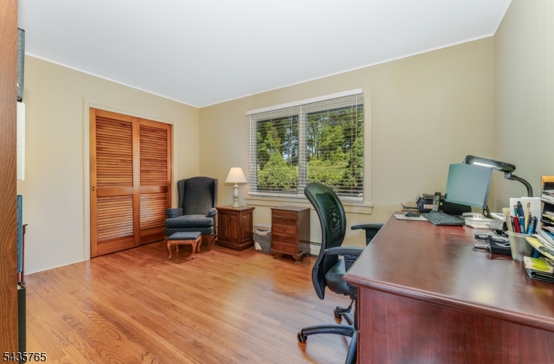 219 W Valley Brook Rd