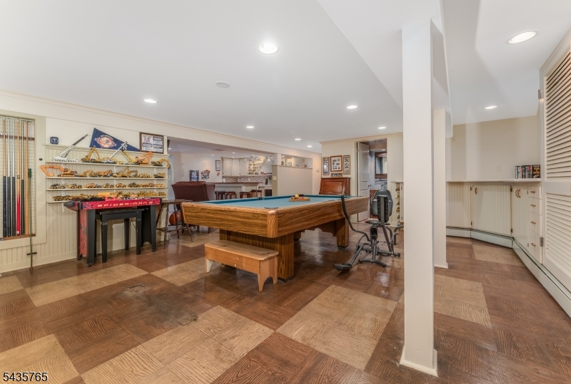 219 W Valley Brook Rd