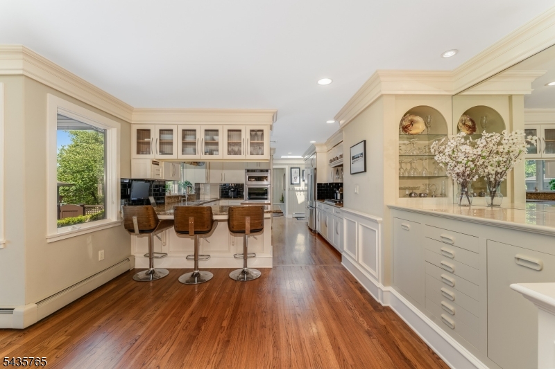 219 W Valley Brook Rd