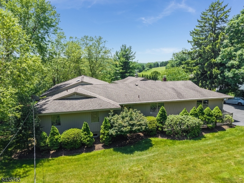 219 W Valley Brook Rd