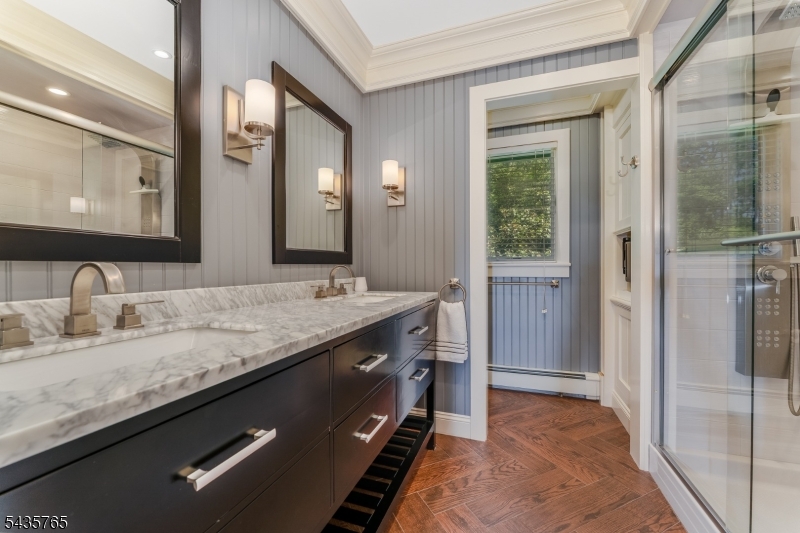 219 W Valley Brook Rd