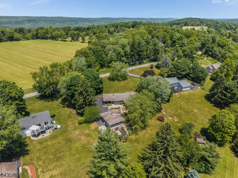 219 W Valley Brook Rd