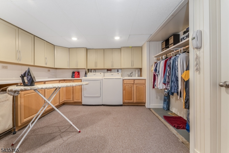 219 W Valley Brook Rd