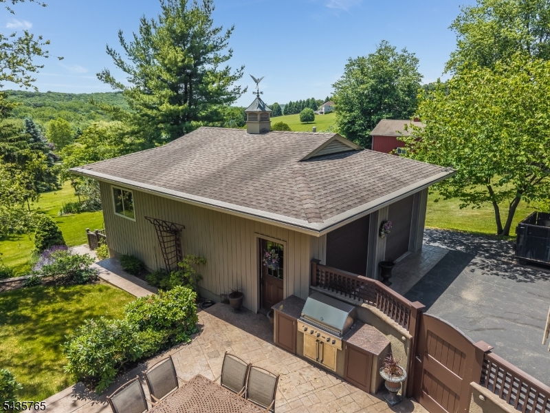 219 W Valley Brook Rd