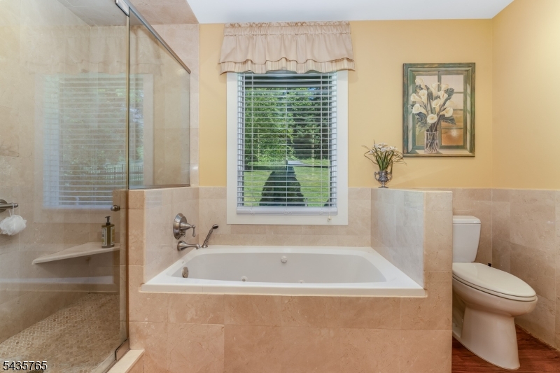 219 W Valley Brook Rd