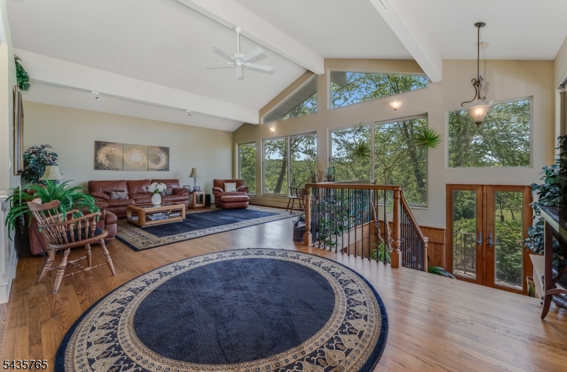 219 W Valley Brook Rd