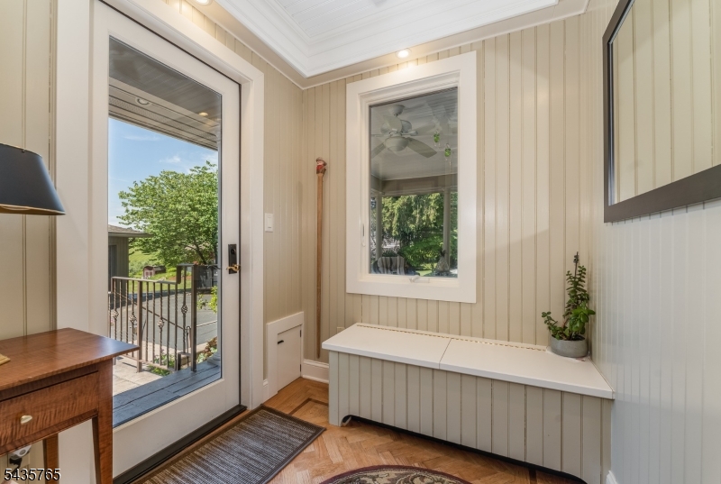 219 W Valley Brook Rd