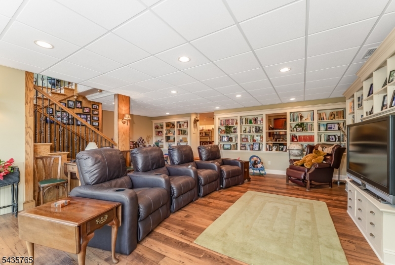 219 W Valley Brook Rd