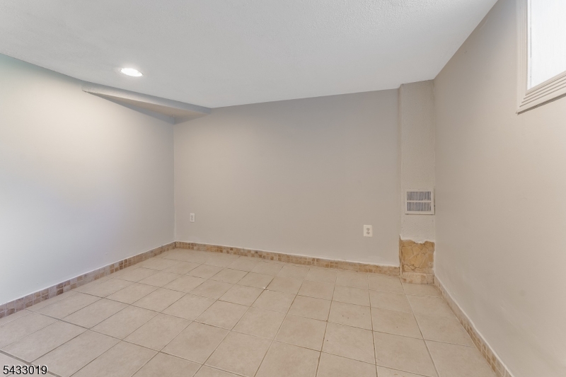 19 Columbus Cir