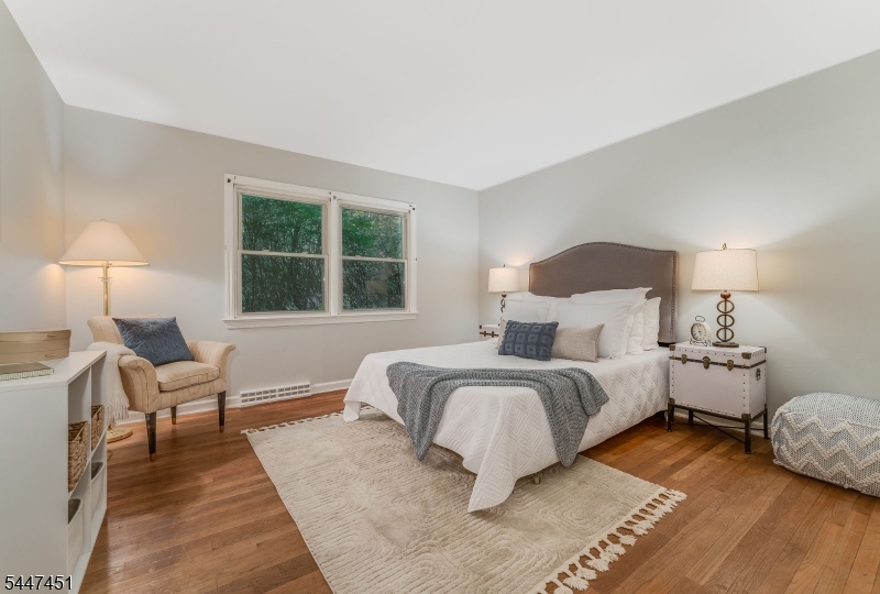 2 Glenway Dr