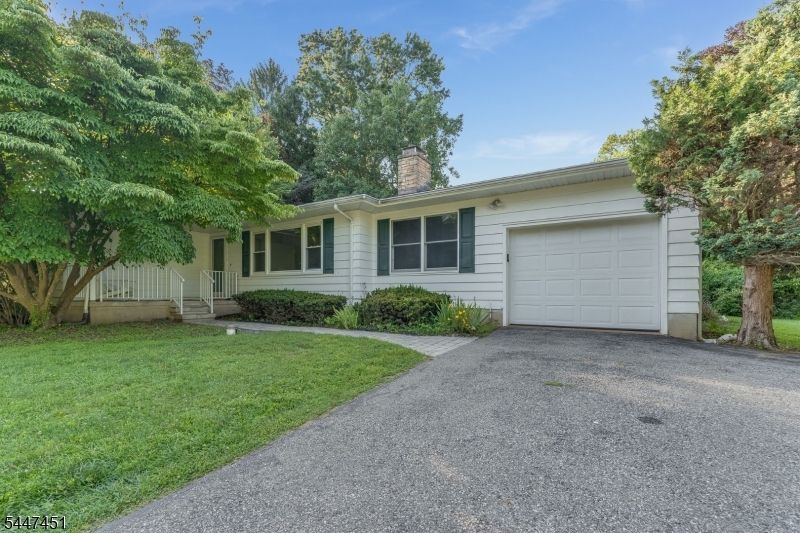 2 Glenway Dr