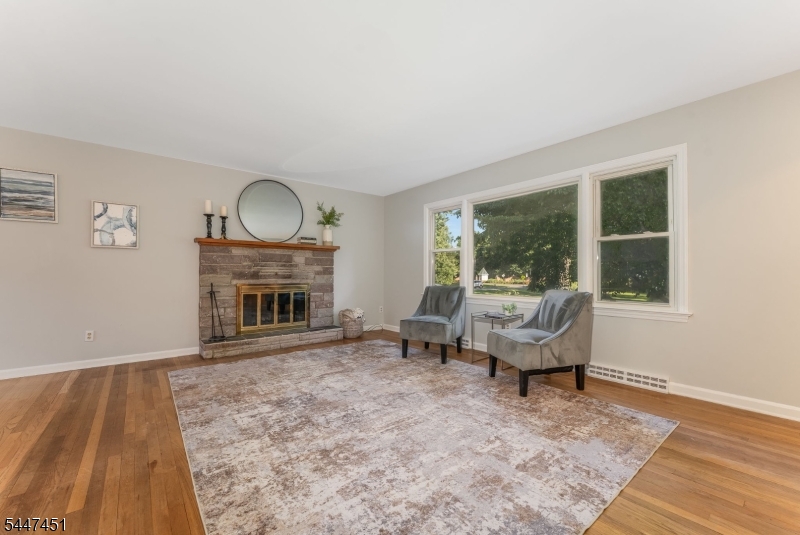 2 Glenway Dr