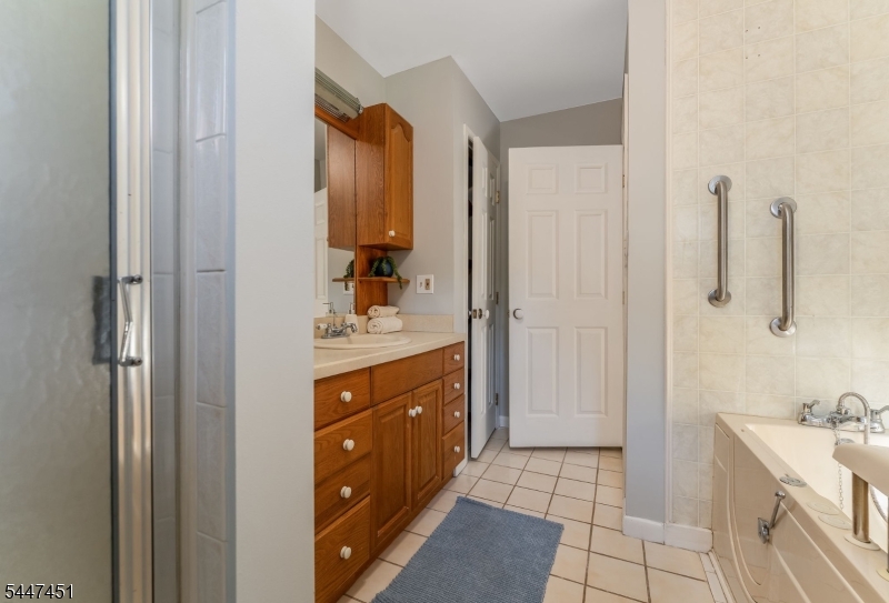 2 Glenway Dr